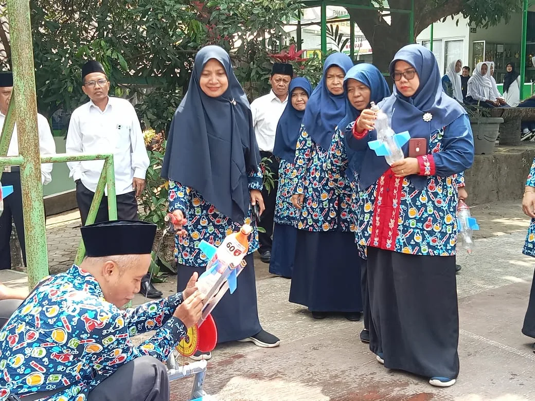 Guru IPA MTsN 8 Sleman Ikuti Pelatihan Pembuatan Roket di MTsN 2 Sleman, Tumbuhkan Inovasi Pembelajaran Sains