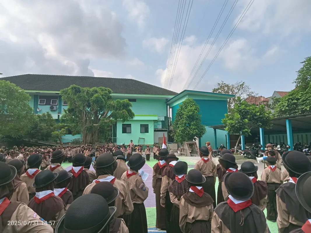 MIN 2 Sleman Buka Ekstrakurikuler Pramuka dengan Semangat Tangguh dan Disiplin