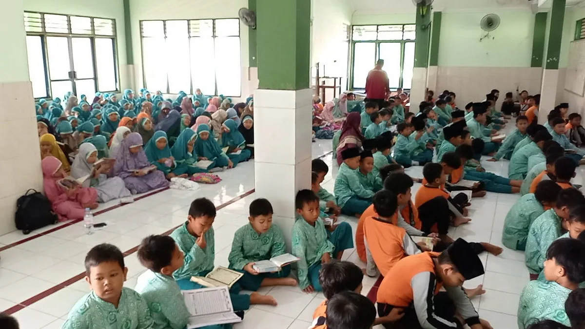 Simaan Quran MIN 1 Sleman: Menggema Lantunan ayat Suci Al-Qur’an di Masjid Muntasyirul Ulum