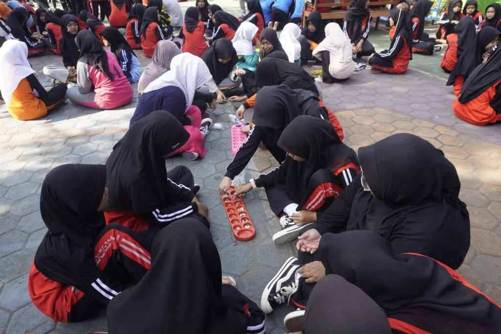 Gembira Bersama, Siswa MTsN 4 Sleman Mainkan Permainan Tradisional