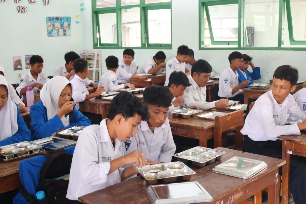 Hari Pertama Program Makan Bergizi Gratis (MBG) di MTsN 8 Sleman Sukses Digelar