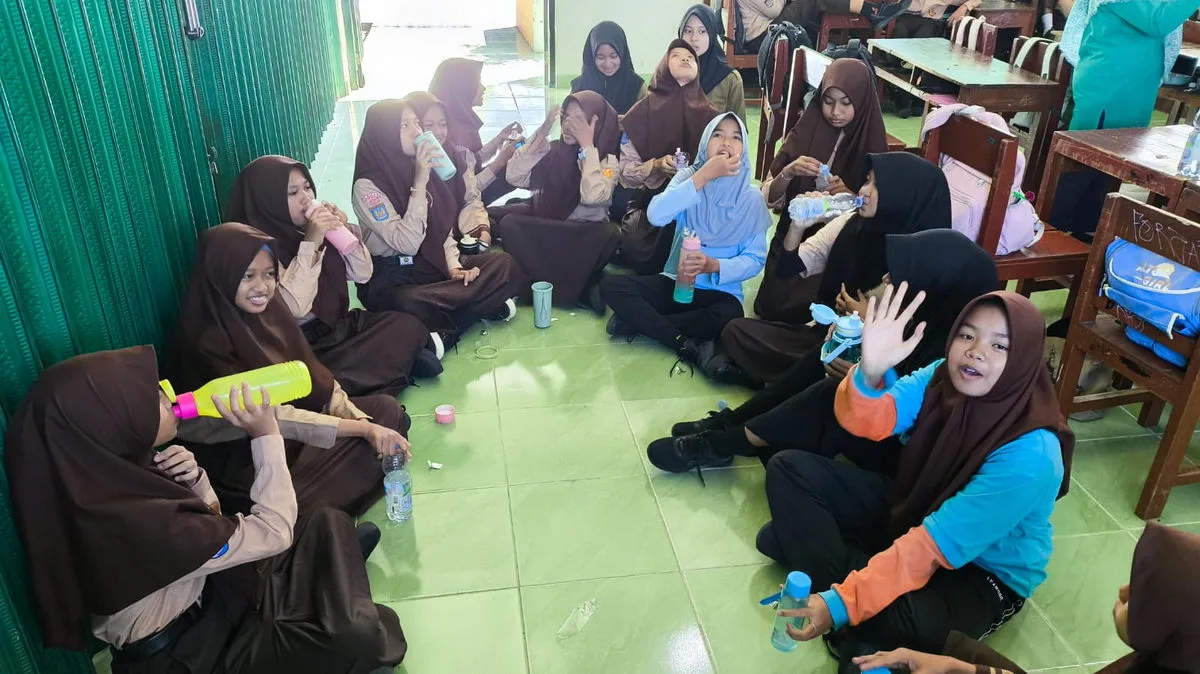 MTs Negeri 3 Sleman Bagikan Obat Penambah Darah untuk Cegah Anemia pada Siswa