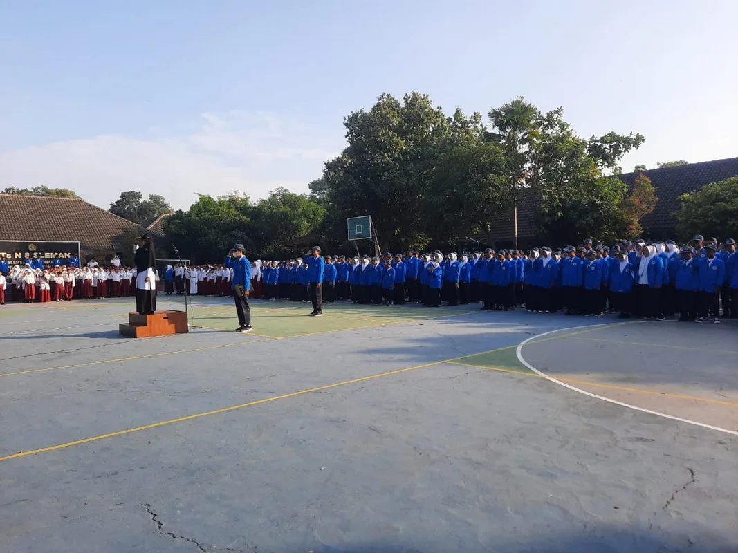 MTsN 8 Sleman Tanamkan 7 Kebiasaan Anak Indonesia Hebat dalam Upacara Bendera