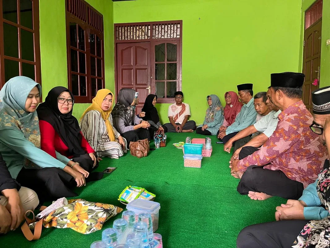 Peduli dan Berempati, MTsN 2 Sleman Takziah atas Wafatnya Ayahanda Bapak Ahdika