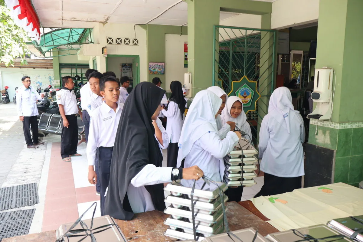 Pendistribusian MBG Hari Pertama di MTsN 8 Sleman Berjalan Lancar