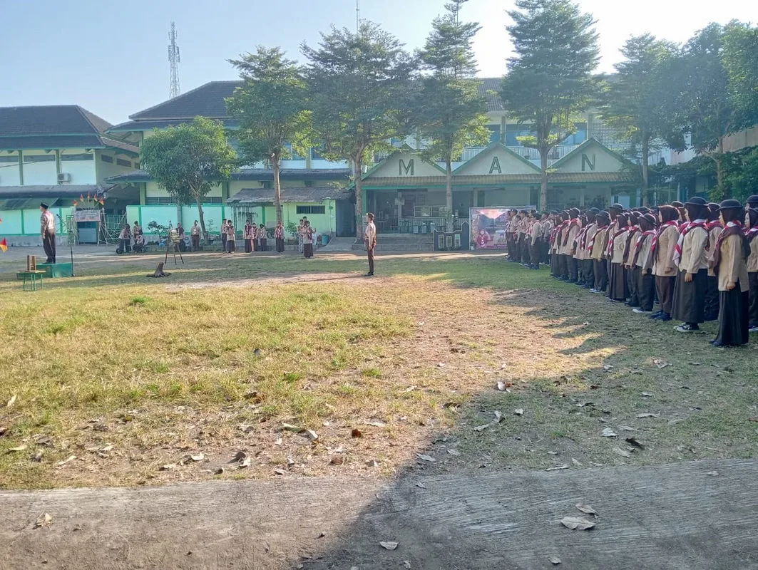 Semangat Baru! Penerimaan Tamu Ambalan Sambut Siswa Kelas X MAN 5 Sleman