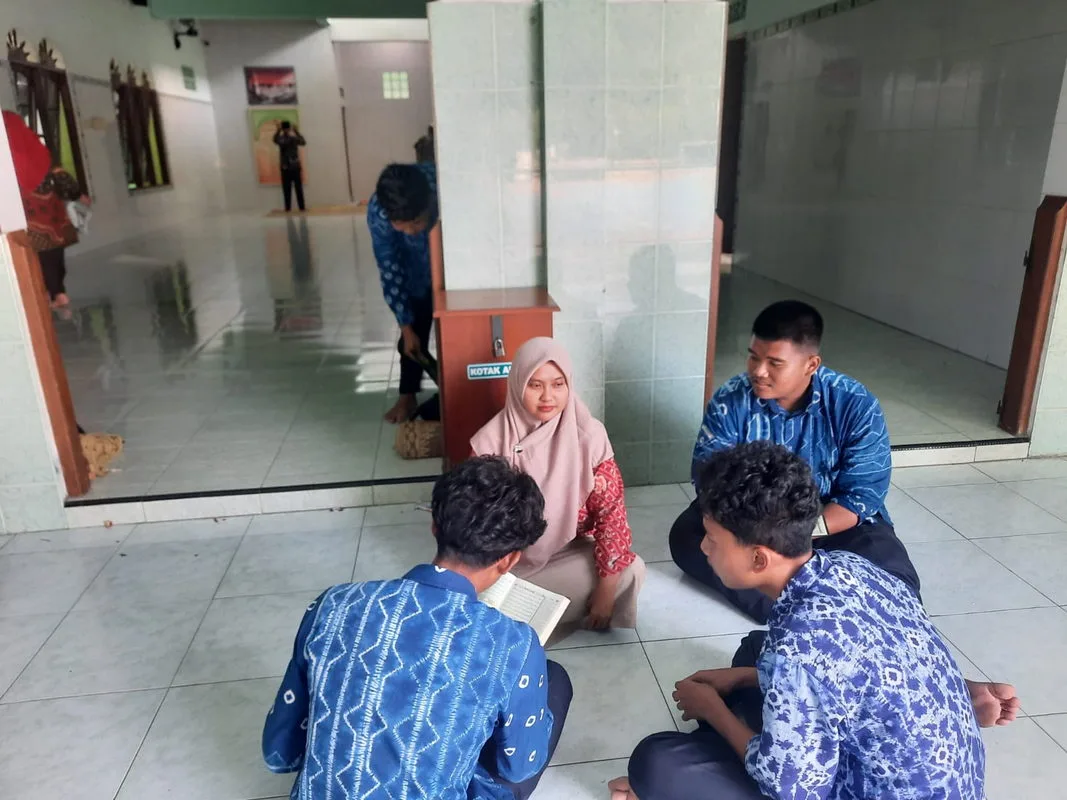 Siswa Kelas Tahfidz MTsN 8 Sleman Antusias Setor Hafalan Sepulang Sekolah