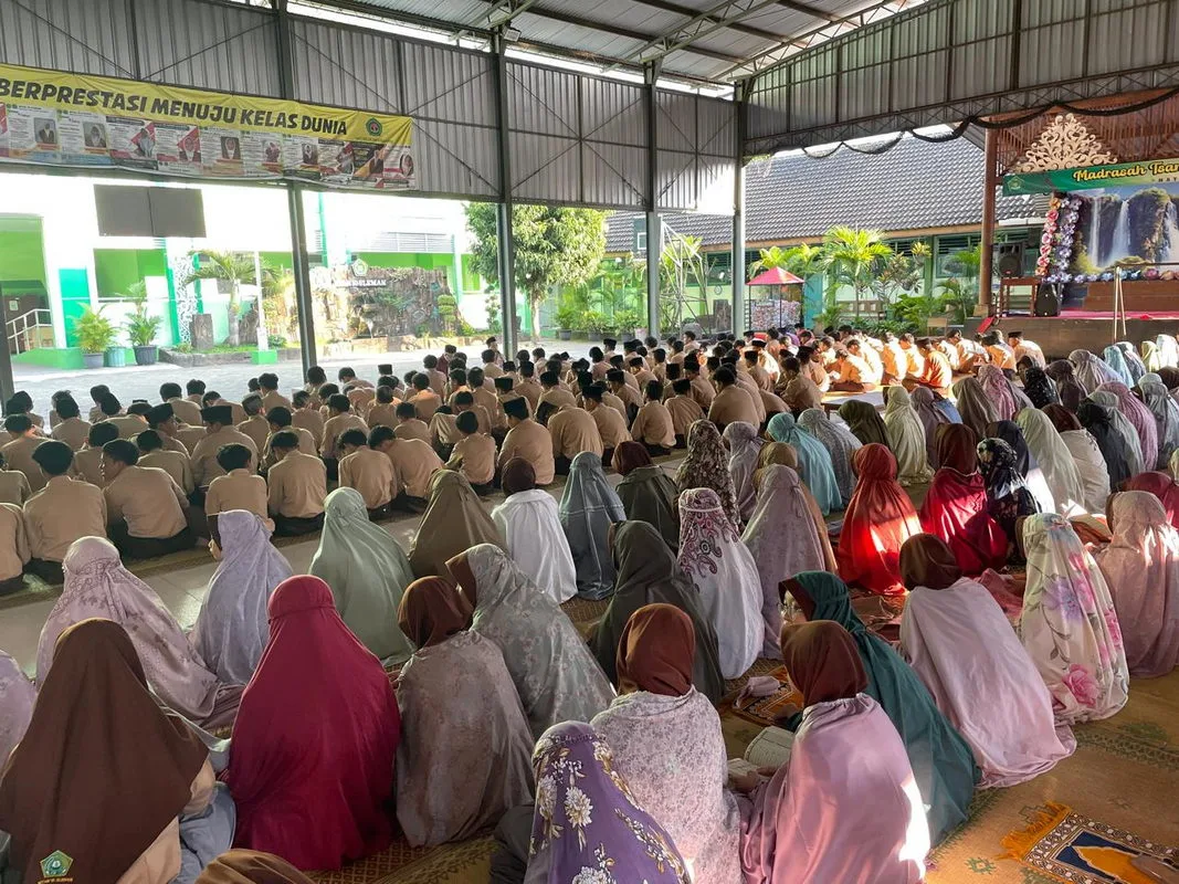 Suasana Khusyuk Warnai Doa Bersama  MTsN 10 Sleman