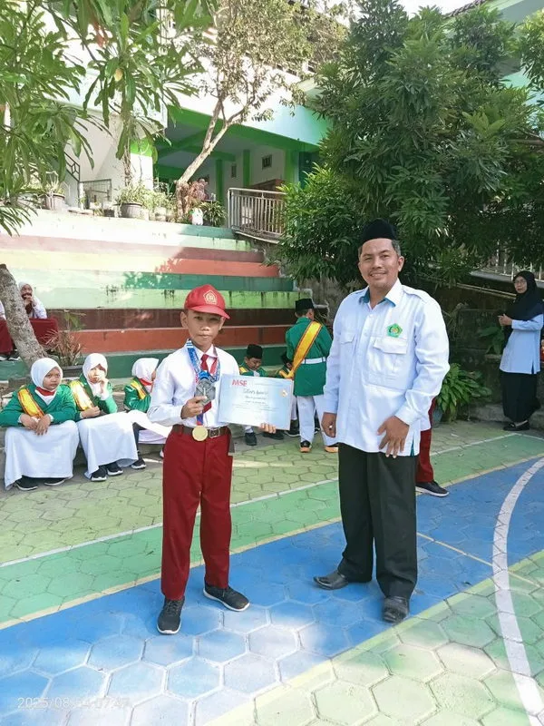 Bersinar, Siswa MIN 2 Sleman Meraih Medali Silver Bidang Sains dalam Ajang IMSEO Tingkat Nasional
