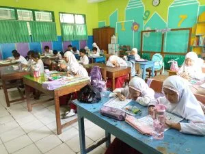 Ceria, Siswa MIN 2 Sleman Meriahkan HUT RI dengan Lomba Mewarnai