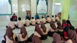 MTsN 1 Sleman Serahkan Santunan kepada 37 Siswa Yatim dan Piatu