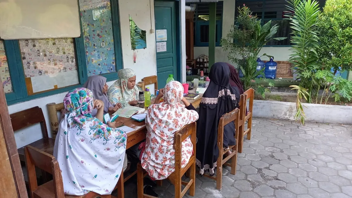 Santri Boarding MTsN 9 Sleman Laksanakan Murojaah Pagi Bersama Musyrifah