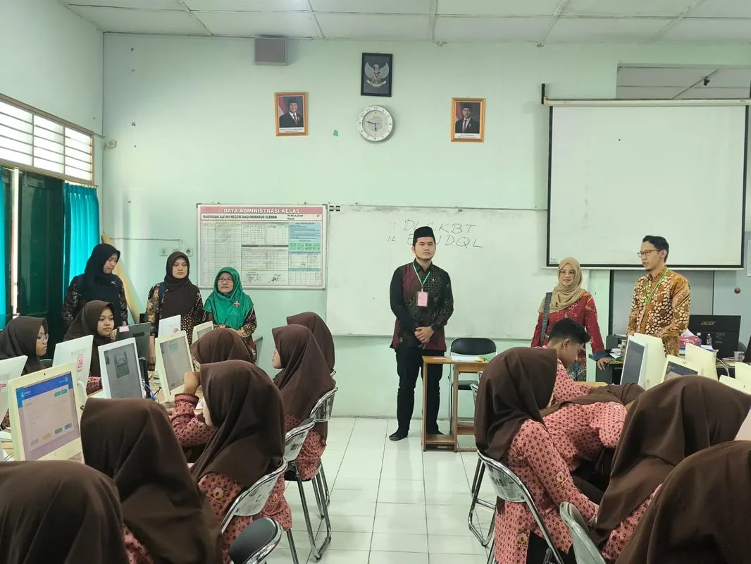 MAN 2 Sleman Tuntaskan Pelaksanaan ANBK Hari Kedua dengan Lancar, Tim Kanwil DIY Lakukan Monitoring