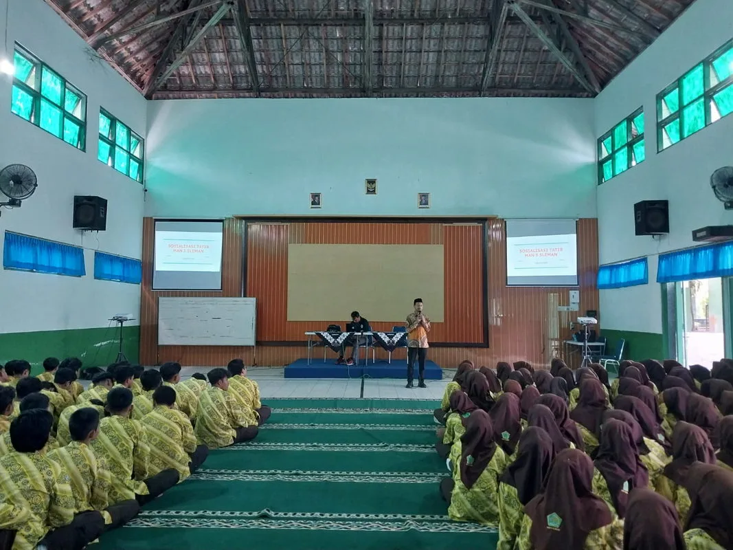 Sosialisasi Disiplin Positif untuk Kelas XII dan X MAN 5 Sleman: Upaya Menumbuhkan Kesadaran Tanggung Jawab Siswa