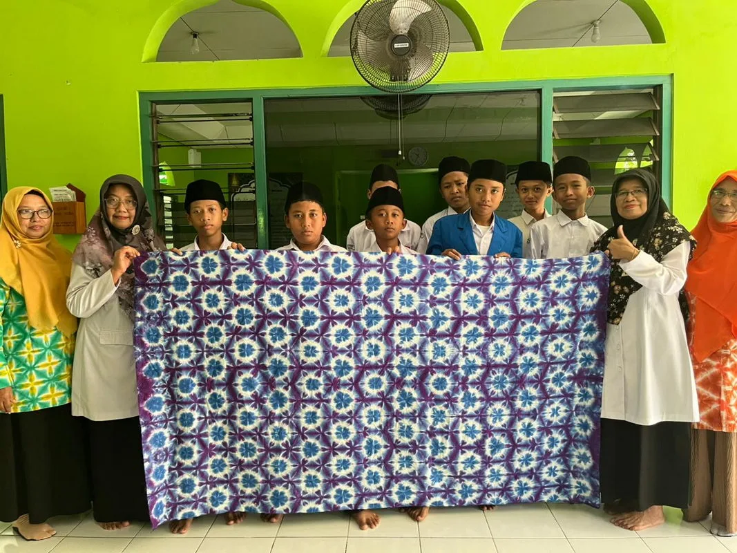 MTsN 2 Sleman Gelar Pelatihan Shibori untuk Kembangkan Kreativitas dan Kemandirian Siswa