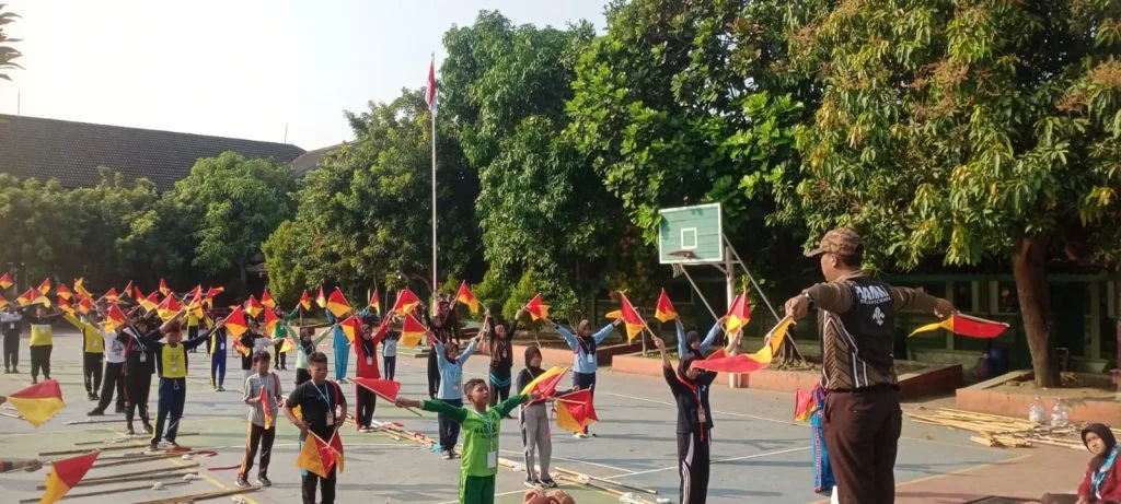 Peserta Dianpinru MTsN 8 Sleman Antusias Ikuti Pelatihan Semaphore