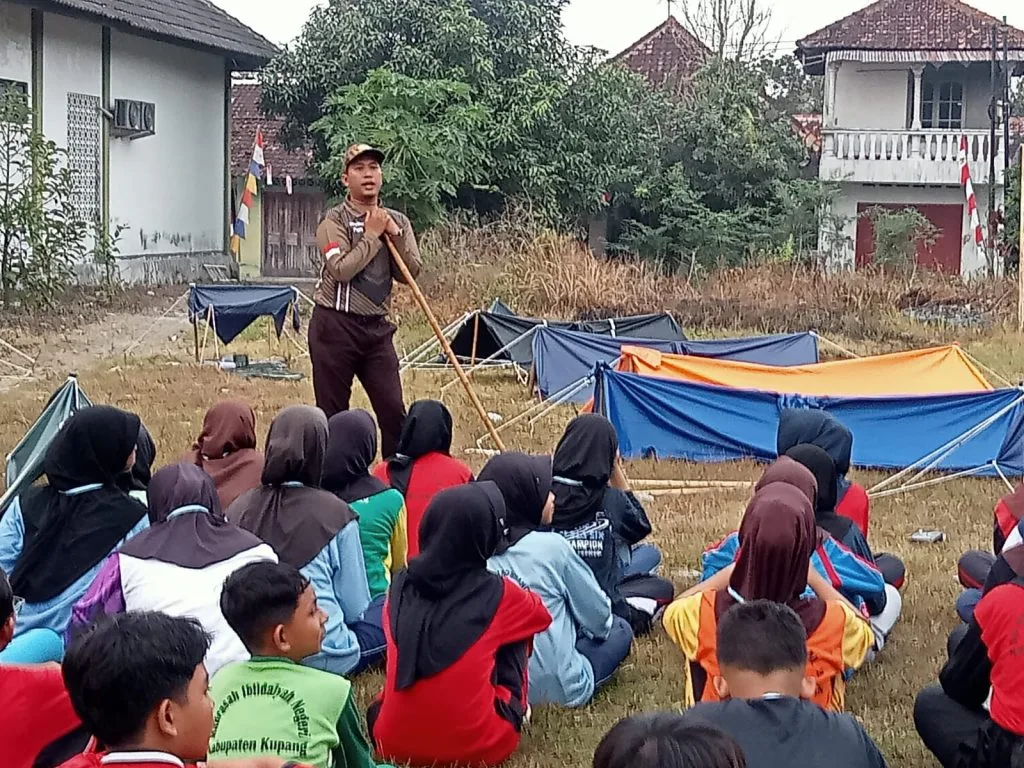 Peserta Dianpinru MTsN 8 Sleman Latihan Bivak Bersama Kak Ryan