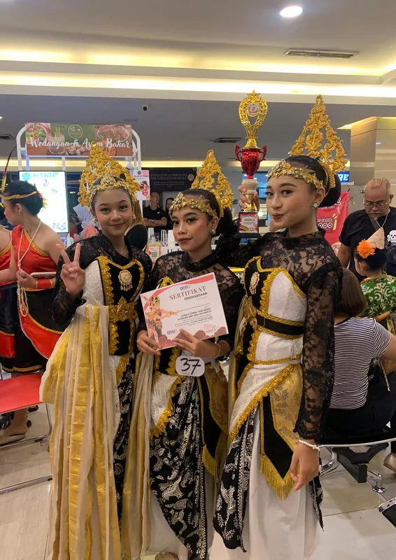 Siswa MTsN 8 Sleman Raih Juara 2 Lomba Tari Kreasi Tradisional SMP-SMA Kelompok