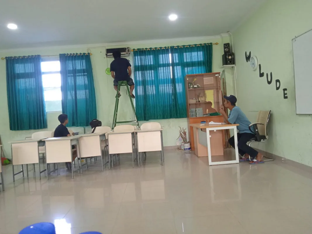 Wali Murid MTsN 9 Sleman Berinisiatif Dukung Perawatan Sarana dan Prasarana Kelas demi Kenyamanan Belajar