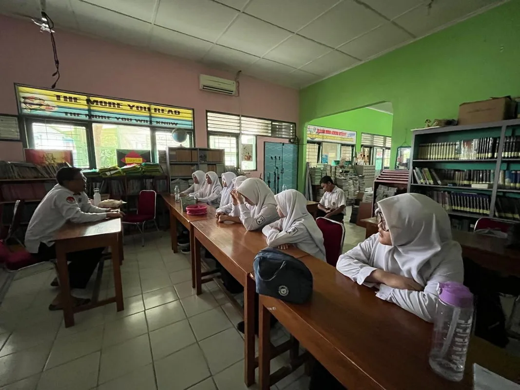 Koordinator Layanan SKS MTsN 6 Sleman Beri Penguatan Siswa LBI