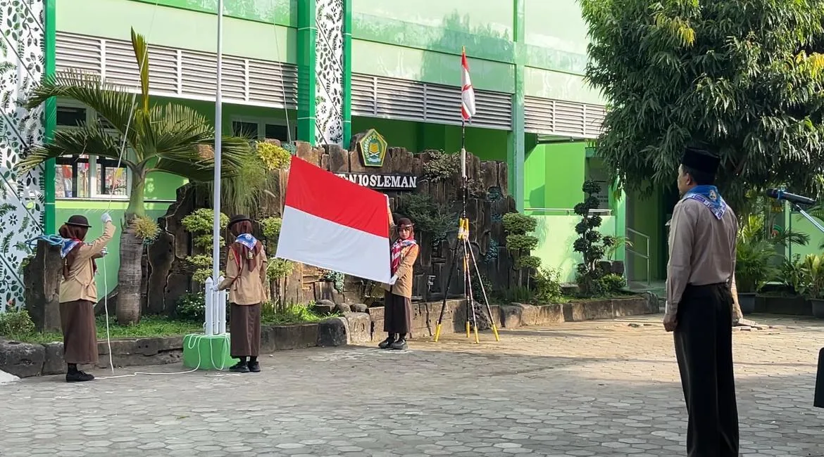 Peringatan Hari Pramuka MTsN 10 Sleman : Kolaborasi Membangun Ketahanan Bangsa