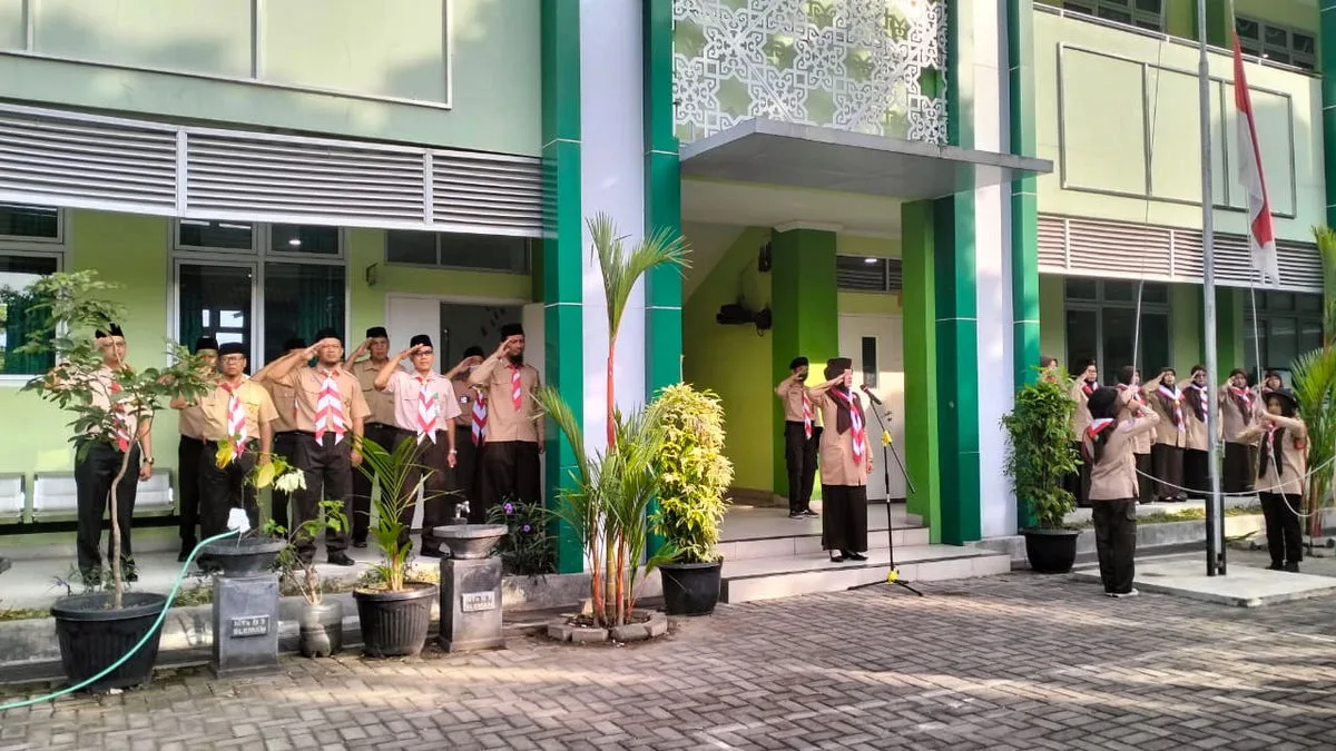 Peringati Hari Pramuka Ke-64, MTsN 9 Sleman Gelar Upacara