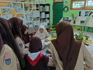 Pustakawan MAN 5 Sleman Berikan Layanan Prima Peminjaman Buku Paket untuk Siswa