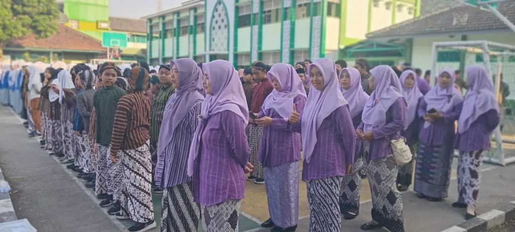 TANAMKAN JIWA NASIONALISME MIN 1 Sleman Ikuti Upacara HUT ke-80 RI