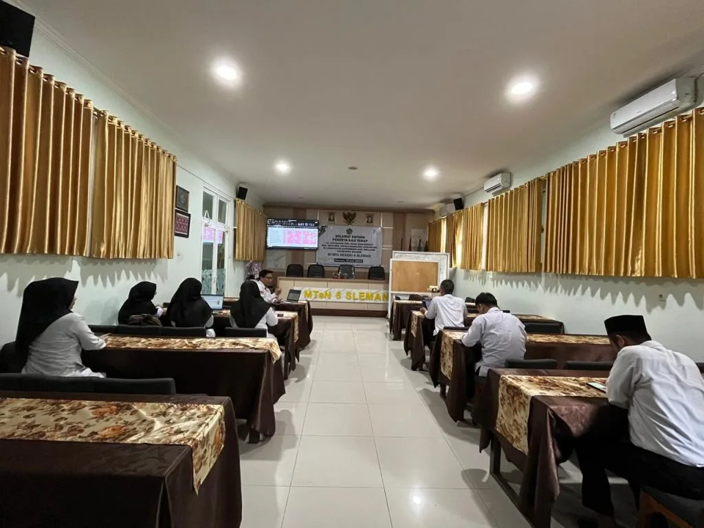 Tim Layanan SKS MTsN 6 Sleman Gelar Rapat Akhir Semester Program LBI
