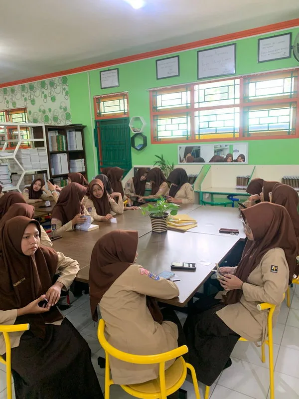 Kegiatan Keputrian MAN 5 Sleman: Sharing Season Seputar Perkuliahan Bersama Mahasiswa Praktik UNY