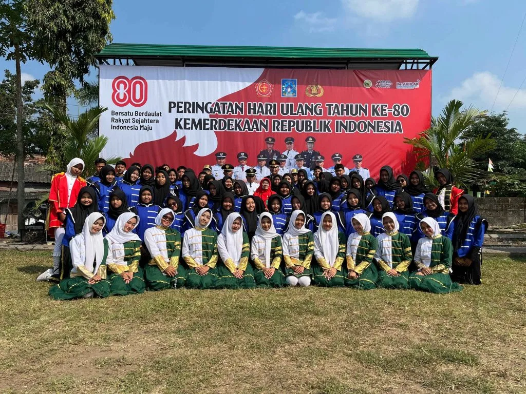 Korsik MTsN 2 Sleman Meriahkan Upacara HUT RI ke-80 dengan Kolaborasi & Atraksi Membanggakan