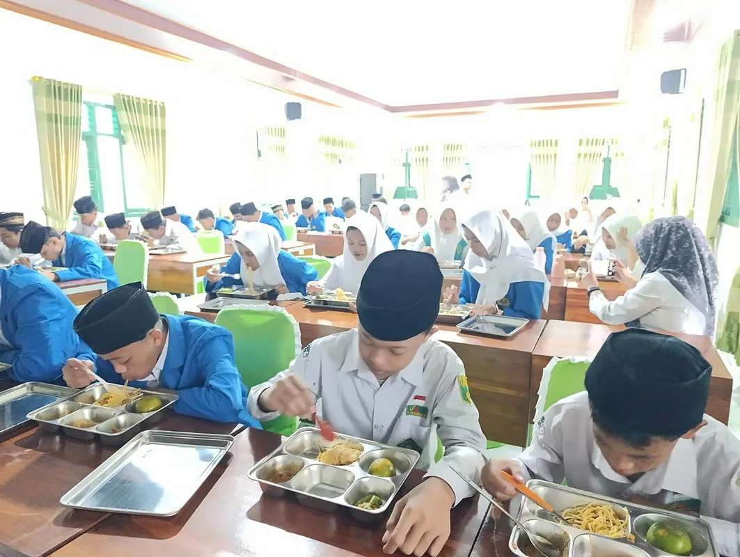 Lezat & Bergizi: MTsN 2 Sleman Sukses Gelar MBG dengan Menu Spesial untuk Siswa