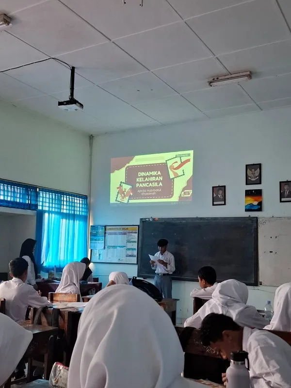 Mahasiswa Praktik Kependidikan UNY Hadirkan Pembelajaran Dinamis di Kelas X MAN 5 Sleman
