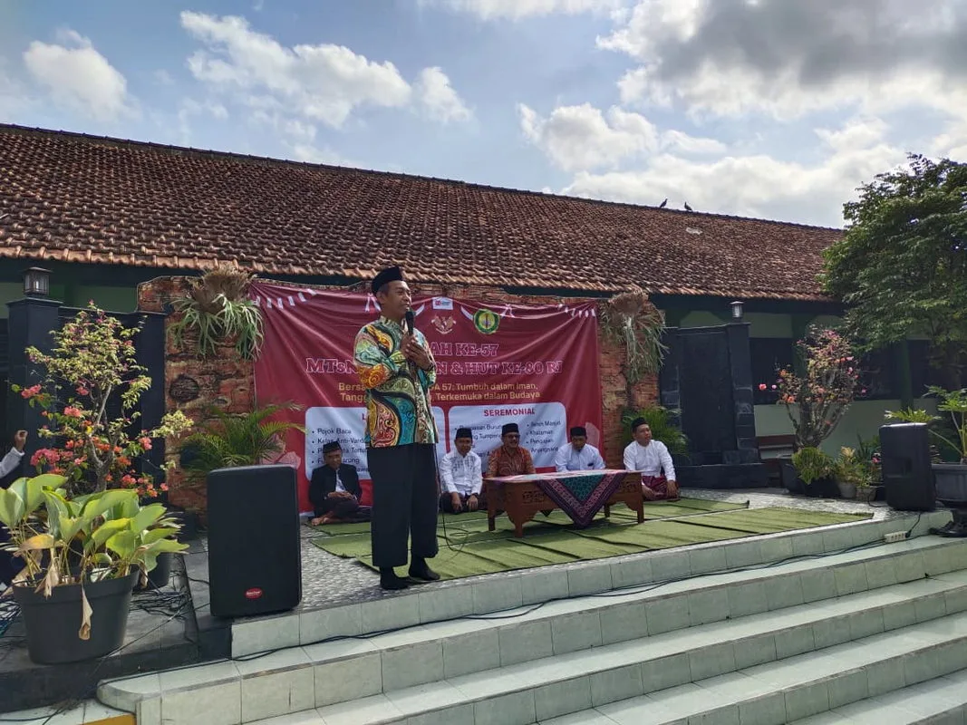 Pengajian Akhiri Rangkaian Harlah MTs Negeri 3 Sleman dan HUT ke-80 RI