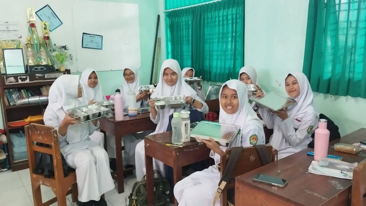 Ratusan Siswa MAN 3 Sleman Perdana Nikmati Paket MBG, Tuai Respon Positif