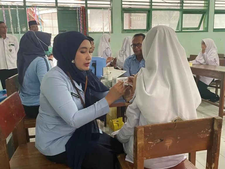 Ratusan Siswa MTsN 10 Sleman Ikuti Vaksinasi Hepatitis A