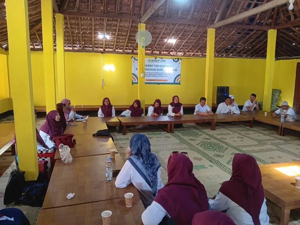 Sambutan Kepala MTsN 9 Sleman pada Acara Character Building dan Pisah Sambut Guru-Pegawai