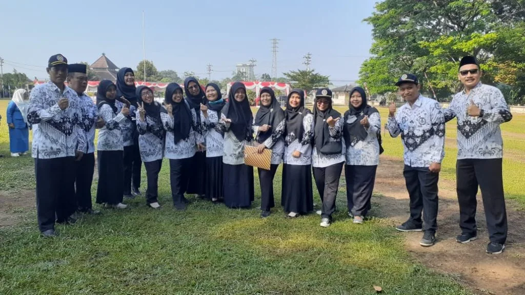 Perwakilan PGRI Depok Ikuti Upacara HUT RI ke-80 di Monumen Pancasila 403