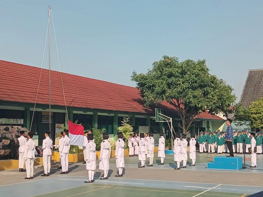 Upacara HUT ke-80 RI MTs Negeri Sleman, Berjalan Khidmat