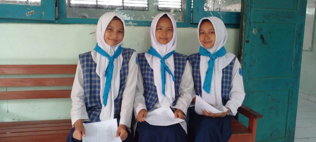 Anggota PMR MTsN 9 Sleman Ikut Sukseskan Kegiatan Imunisasi