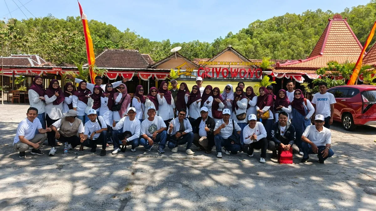 Guru dan Pegawai MTsN 9 Sleman Ikuti Acara Character Building