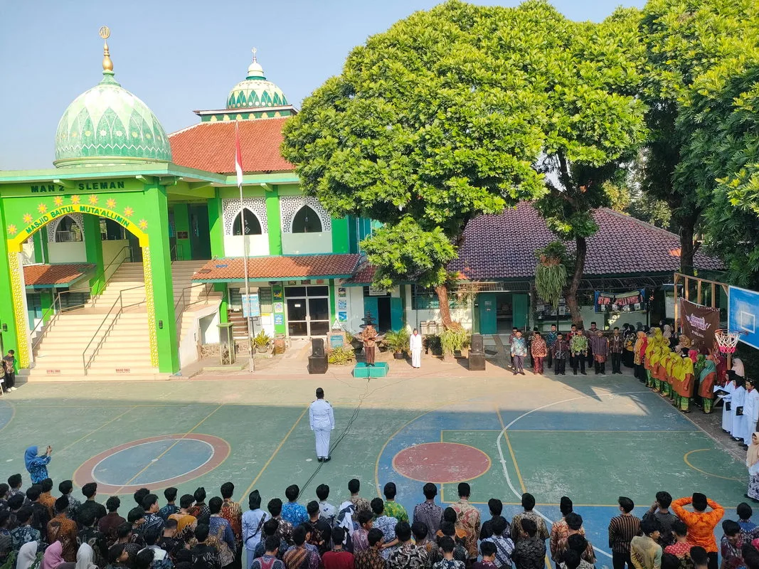 MAN 2 Sleman Sukses Gelar Upacara HUT KE-80 Republik Indonesia
