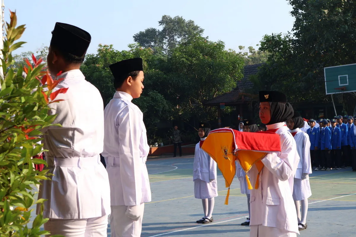 Pasukan Pengibar Bendera MTsN 8 Sleman Sukses Jalankan Tugas di Upacara HUT RI ke-80