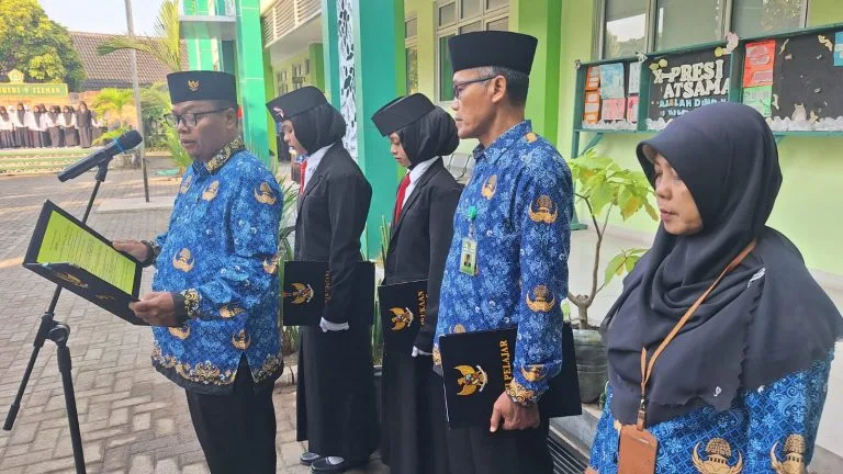 Pembacaan Teks Proklamasi Warnai Upacara HUT ke-80 RI di MTsN 9 Sleman