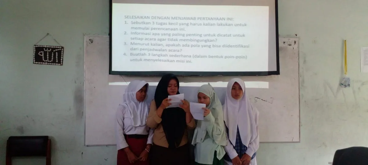 Siswa VIID MTsN 9 Sleman Antusias Presentasi Informatika