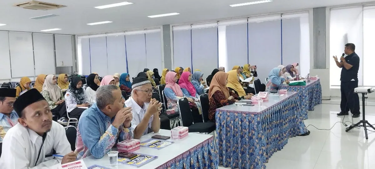 Guru MAN 5 Sleman Ikuti MGMP Bahasa Indonesia DIY Bedah Kisi Soal TKA
