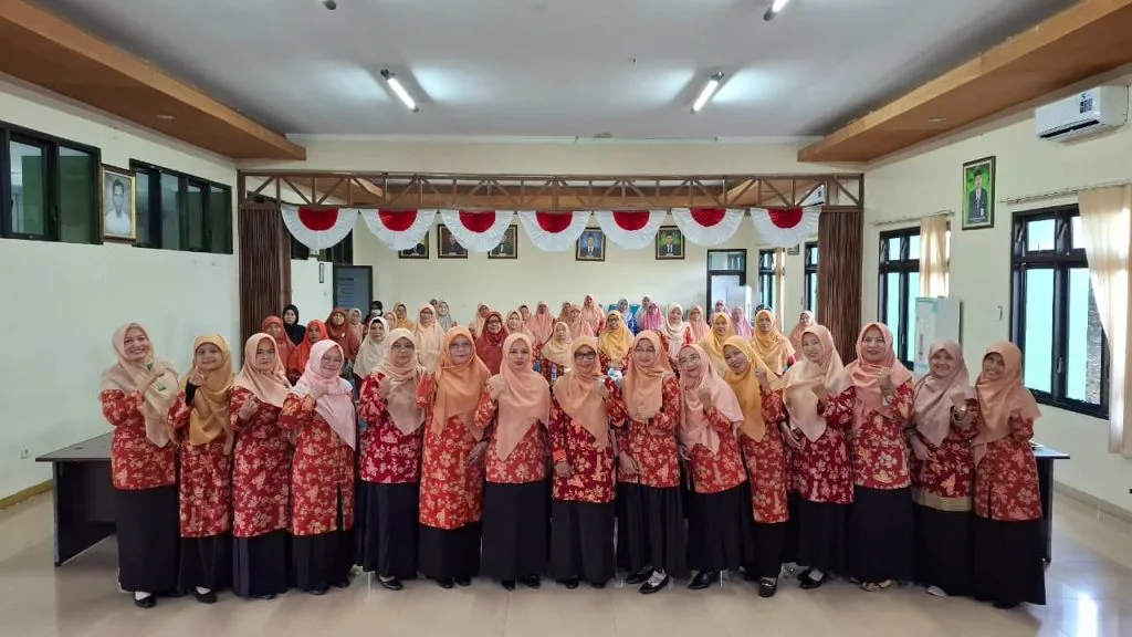 Ketua Dharma Wanita MTsN 8 Sleman Hadiri Pisah Sambut Ketua DWP Kemenag Sleman