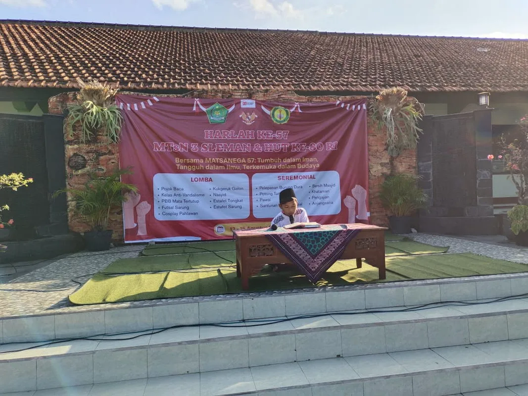 Lantunan Al Qur’an Buka Acara Puncak Harlah MTsN 3 Sleman ke-57 dan HUT RI ke-80