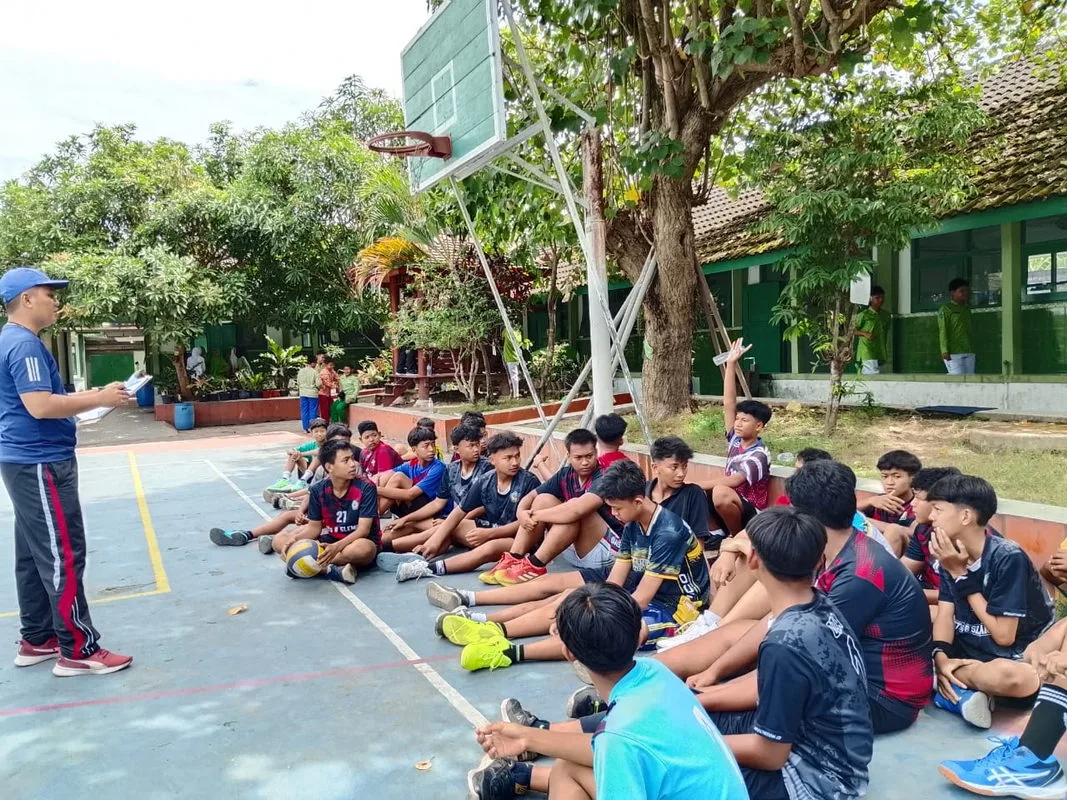 Seleksi Pemain Voli MTsN 8 Sleman Berlangsung Ketat dan Penuh Semangat