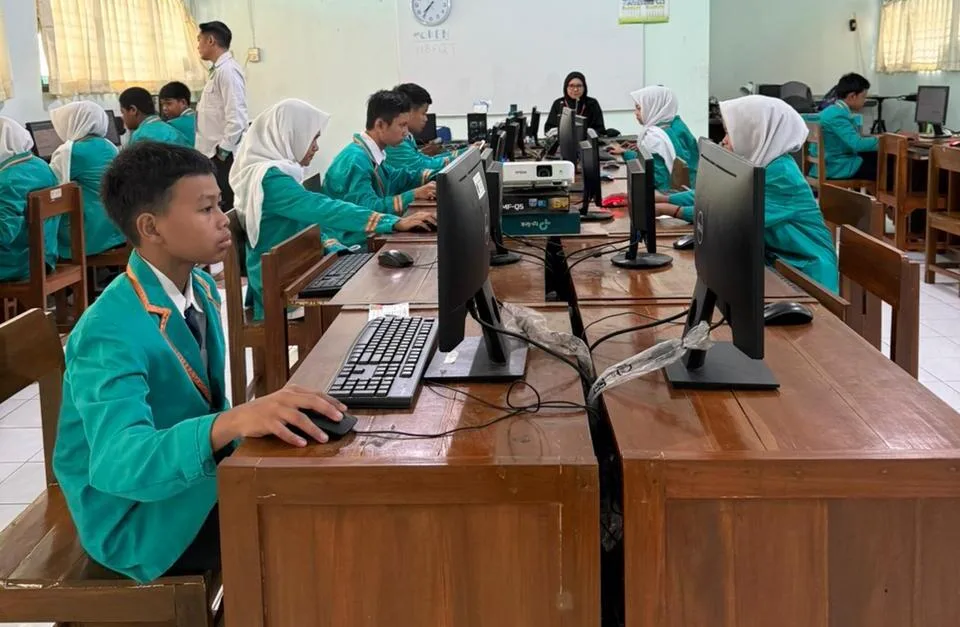 Berjalan Lancar dan Kondusif, Pelaksanaan Hari Pertama ANBK 2025 MTsN 7 Sleman